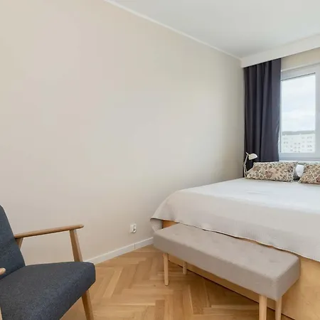 Family With 3 Bedrooms And Balcony By Renters Апартаменты Гданьск