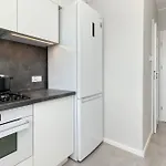 Family With 3 Bedrooms And Balcony By Renters Διαμέρισμα