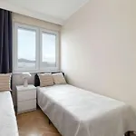 Family With 3 Bedrooms And Balcony By Renters * Γκντανσκ