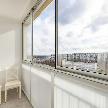 Family With 3 Bedrooms And Balcony By Renters