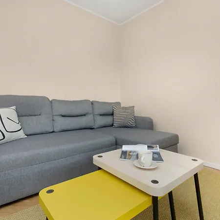 Apartment Family With 3 Bedrooms And Balcony By Renters