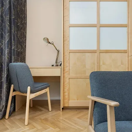 Family With 3 Bedrooms And Balcony By Renters