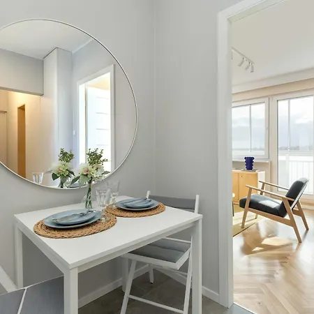 Family With 3 Bedrooms And Balcony By Renters