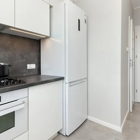 Family With 3 Bedrooms And Balcony By Renters Lägenhet