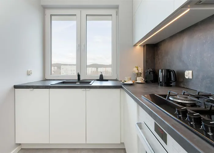 Family With 3 Bedrooms And Balcony By Renters *