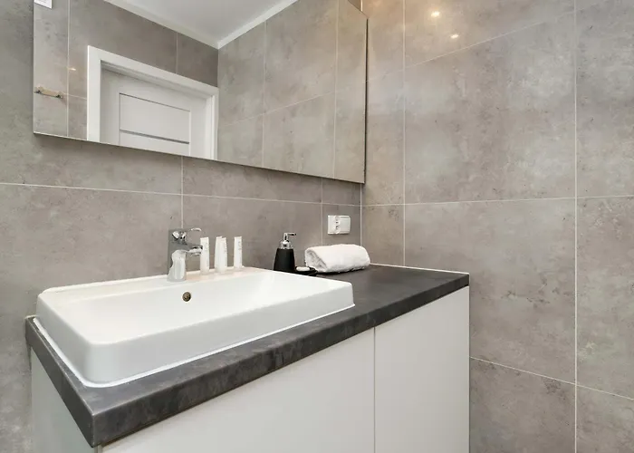 公寓 Family With 3 Bedrooms And Balcony By Renters